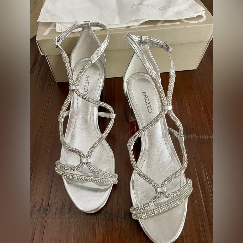 Beautiful NEW Arezzo sandals in size 7.  Includes box and dust bag.